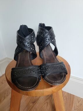 Solanz Black Laser Cut Perforated Ankle Strap Sandals - Size 8.5/9